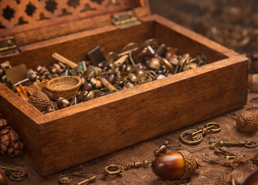 Trinket Capsules – 10 Surprise Capsules with Trinket Tray